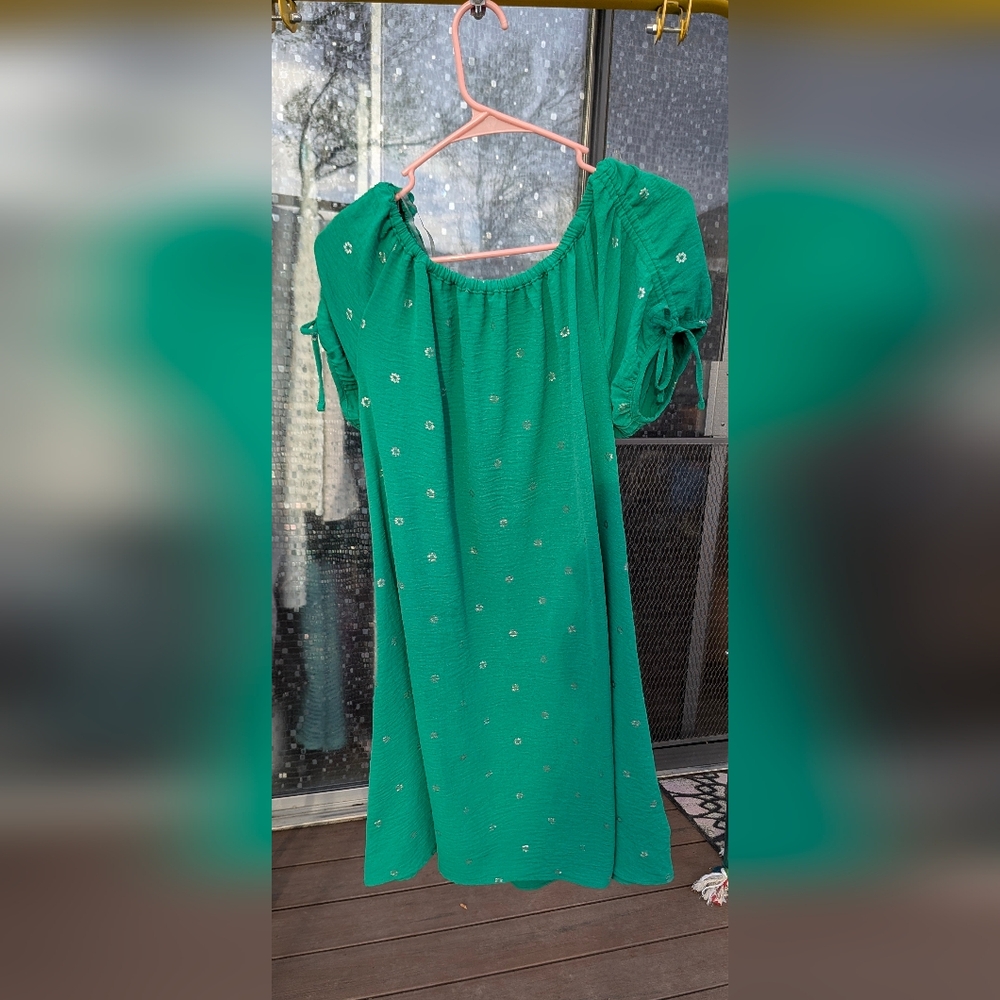 Emerald Midi Peasant Dress with Embroidered Daisies